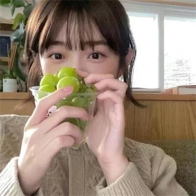 触碰的双手